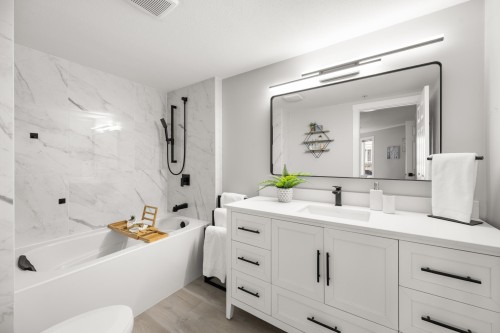 202-22015 48 Avenue, Langley, BC - Indoor Photo Showing Bathroom