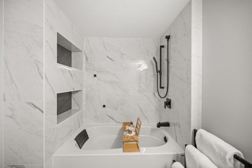 202-22015 48 Avenue, Langley, BC - Indoor Photo Showing Bathroom