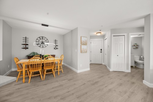 202-22015 48 Avenue, Langley, BC - Indoor Photo Showing Dining Room