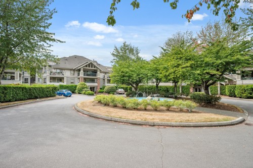 202-22015 48 Avenue, Langley, BC - Outdoor