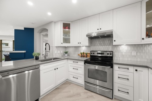 202-22015 48 Avenue, Langley, BC - Indoor Photo Showing Kitchen With Upgraded Kitchen