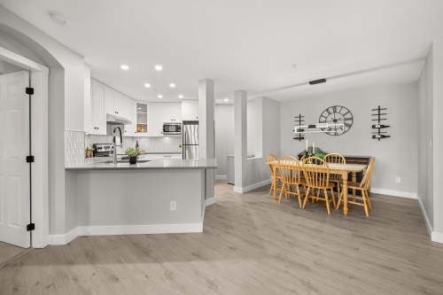 202-22015 48 Avenue, Langley, BC - Indoor Photo Showing Dining Room
