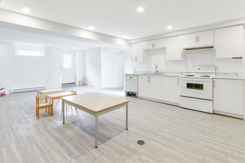 8843 Wooler Terrace, Mission, BC - Indoor Photo Showing Kitchen
