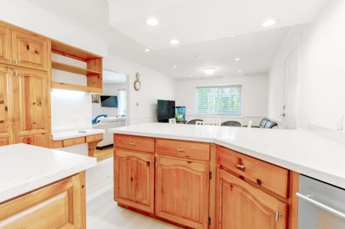 8843 Wooler Terrace, Mission, BC - Indoor Photo Showing Kitchen