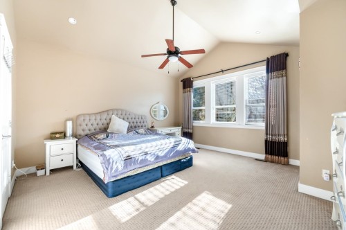 16334 25 Avenue, Surrey, BC - Indoor Photo Showing Bedroom