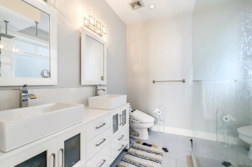 16334 25 Avenue, Surrey, BC - Indoor Photo Showing Bathroom