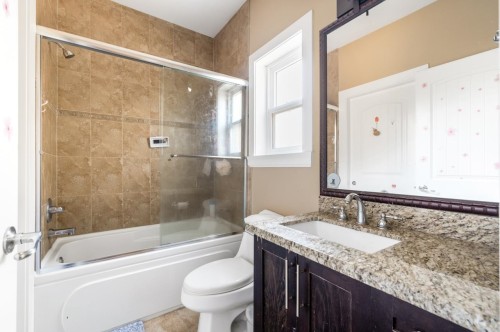 16334 25 Avenue, Surrey, BC - Indoor Photo Showing Bathroom