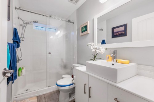 16334 25 Avenue, Surrey, BC - Indoor Photo Showing Bathroom