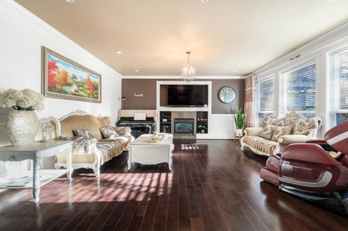 16334 25 Avenue, Surrey, BC - Indoor Photo Showing Living Room With Fireplace