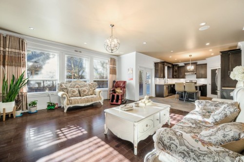 16334 25 Avenue, Surrey, BC - Indoor Photo Showing Living Room
