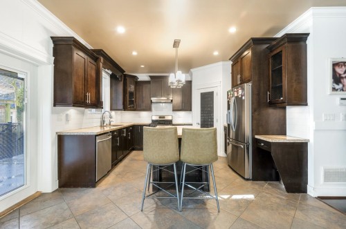 16334 25 Avenue, Surrey, BC - Indoor Photo Showing Kitchen With Upgraded Kitchen