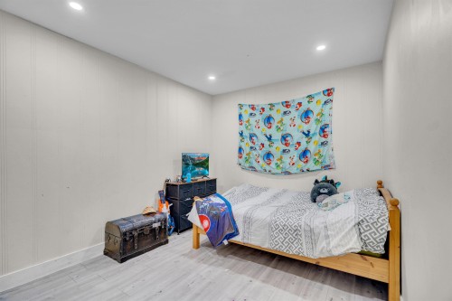 17834 60 Avenue, Surrey, BC - Indoor Photo Showing Bedroom
