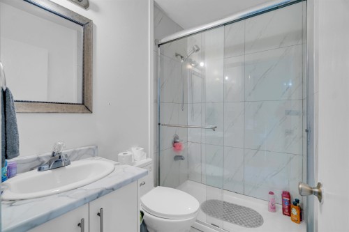 17834 60 Avenue, Surrey, BC - Indoor Photo Showing Bathroom
