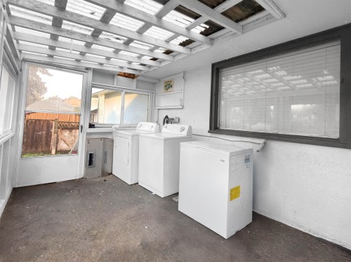 17834 60 Avenue, Surrey, BC - Indoor Photo Showing Laundry Room