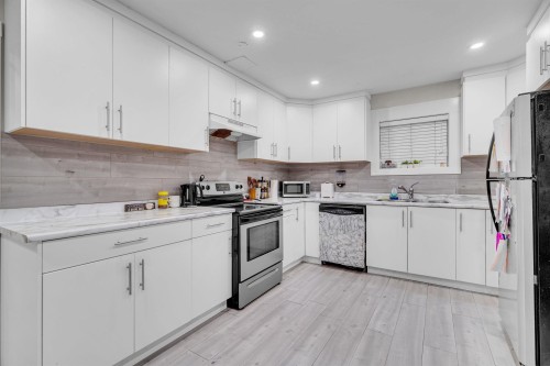17834 60 Avenue, Surrey, BC - Indoor Photo Showing Kitchen