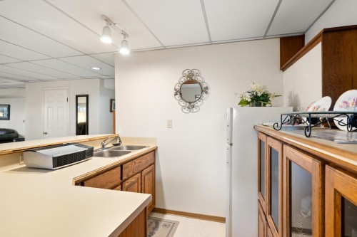 6170 191 Street, Surrey, BC - Indoor Photo Showing Kitchen With Double Sink