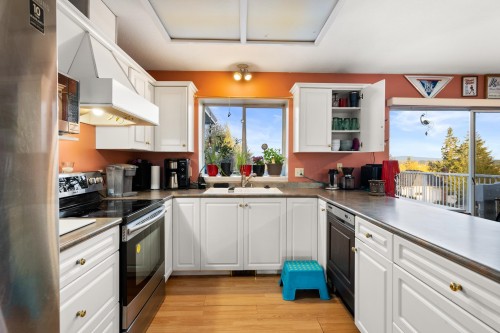 6170 191 Street, Surrey, BC - Indoor Photo Showing Kitchen
