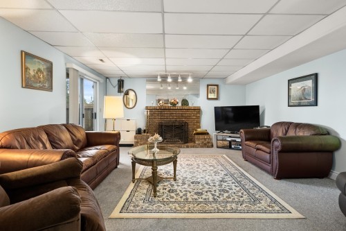 6170 191 Street, Surrey, BC - Indoor Photo Showing Living Room