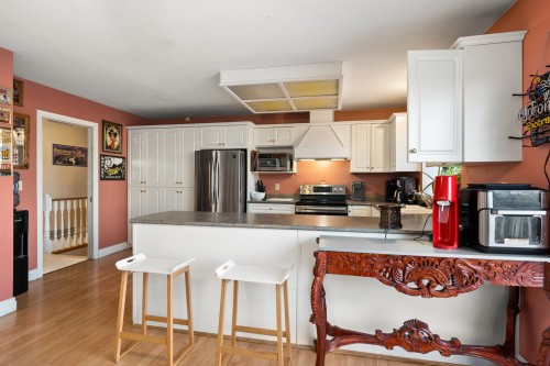 6170 191 Street, Surrey, BC - Indoor Photo Showing Kitchen
