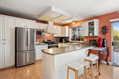 6170 191 Street, Surrey, BC - Indoor Photo Showing Kitchen