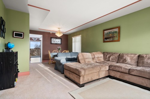 6170 191 Street, Surrey, BC - Indoor Photo Showing Living Room