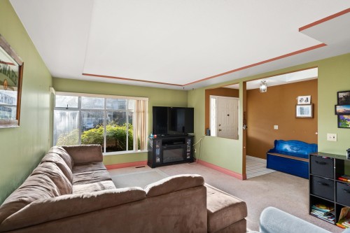 6170 191 Street, Surrey, BC - Indoor Photo Showing Living Room
