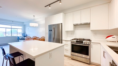 317-20673 78 Avenue, Langley, BC - Indoor Photo Showing Kitchen With Upgraded Kitchen