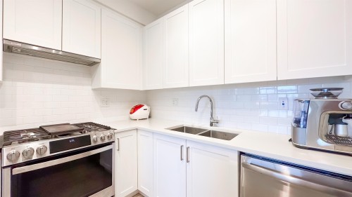 317-20673 78 Avenue, Langley, BC - Indoor Photo Showing Kitchen With Double Sink With Upgraded Kitchen
