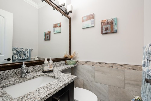 5941 129B Street, Surrey, BC - Indoor Photo Showing Bathroom