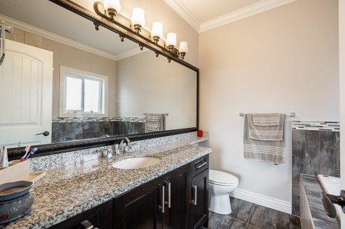 5941 129B Street, Surrey, BC - Indoor Photo Showing Bathroom