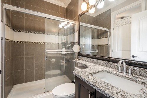 5941 129B Street, Surrey, BC - Indoor Photo Showing Bathroom