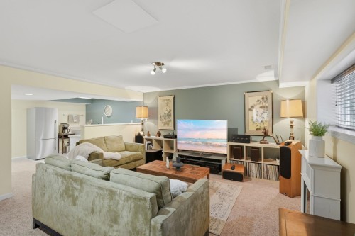 6791 Nicholson Road, Delta, BC - Indoor Photo Showing Living Room