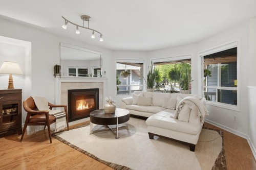 6791 Nicholson Road, Delta, BC - Indoor Photo Showing Living Room With Fireplace