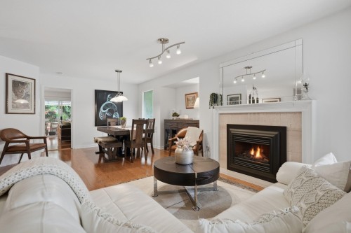 6791 Nicholson Road, Delta, BC - Indoor Photo Showing Living Room With Fireplace