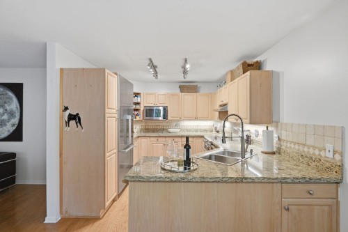 6791 Nicholson Road, Delta, BC - Indoor Photo Showing Kitchen With Double Sink