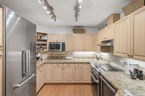 6791 Nicholson Road, Delta, BC - Indoor Photo Showing Kitchen With Upgraded Kitchen