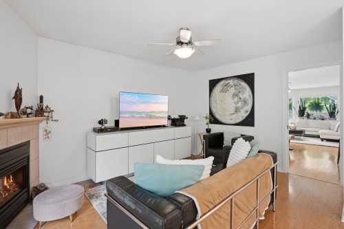 6791 Nicholson Road, Delta, BC - Indoor Photo Showing Living Room With Fireplace