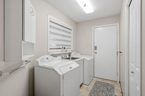 6791 Nicholson Road, Delta, BC - Indoor Photo Showing Laundry Room
