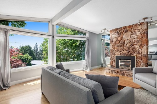 10641 Westside Drive, Delta, BC - Indoor Photo Showing Living Room With Fireplace
