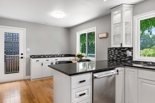 10641 Westside Drive, Delta, BC - Indoor Photo Showing Kitchen With Upgraded Kitchen