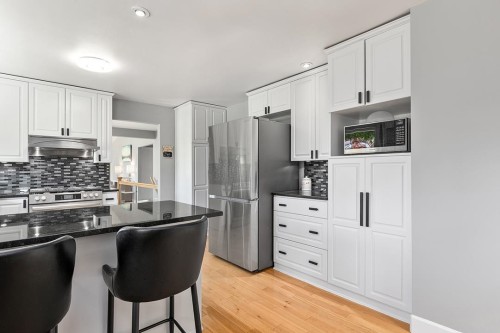 10641 Westside Drive, Delta, BC - Indoor Photo Showing Kitchen With Upgraded Kitchen