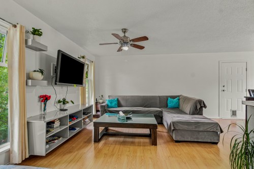 26549 32 Avenue, Langley, BC - Indoor Photo Showing Living Room