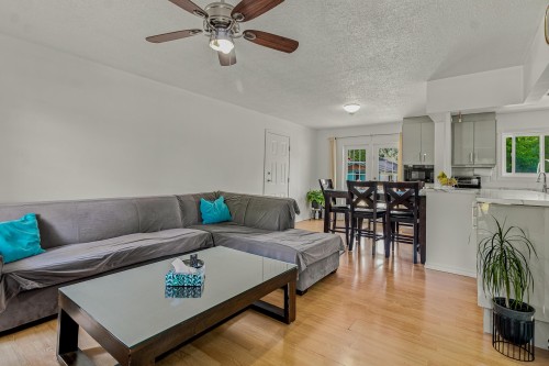 26549 32 Avenue, Langley, BC - Indoor Photo Showing Living Room