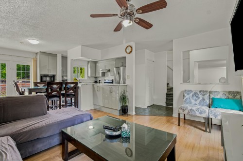 26549 32 Avenue, Langley, BC - Indoor Photo Showing Living Room