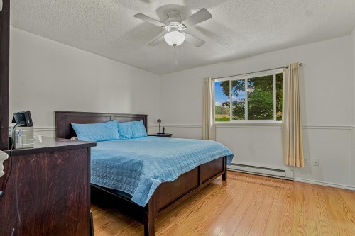 26549 32 Avenue, Langley, BC - Indoor Photo Showing Bedroom