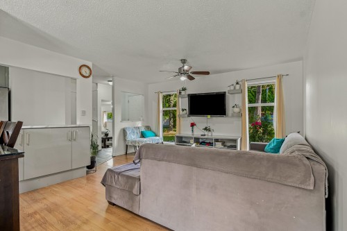 26549 32 Avenue, Langley, BC - Indoor Photo Showing Living Room