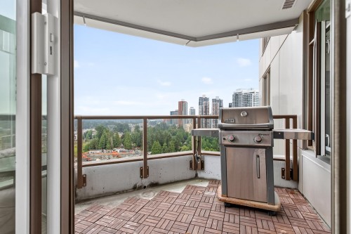 1904-13880 101 Avenue, Surrey, BC -  With Exterior