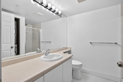 1904-13880 101 Avenue, Surrey, BC - Indoor Photo Showing Bathroom