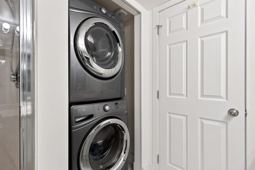 1904-13880 101 Avenue, Surrey, BC - Indoor Photo Showing Laundry Room
