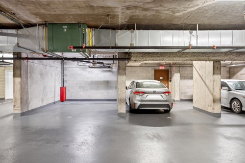 1904-13880 101 Avenue, Surrey, BC - Indoor Photo Showing Garage